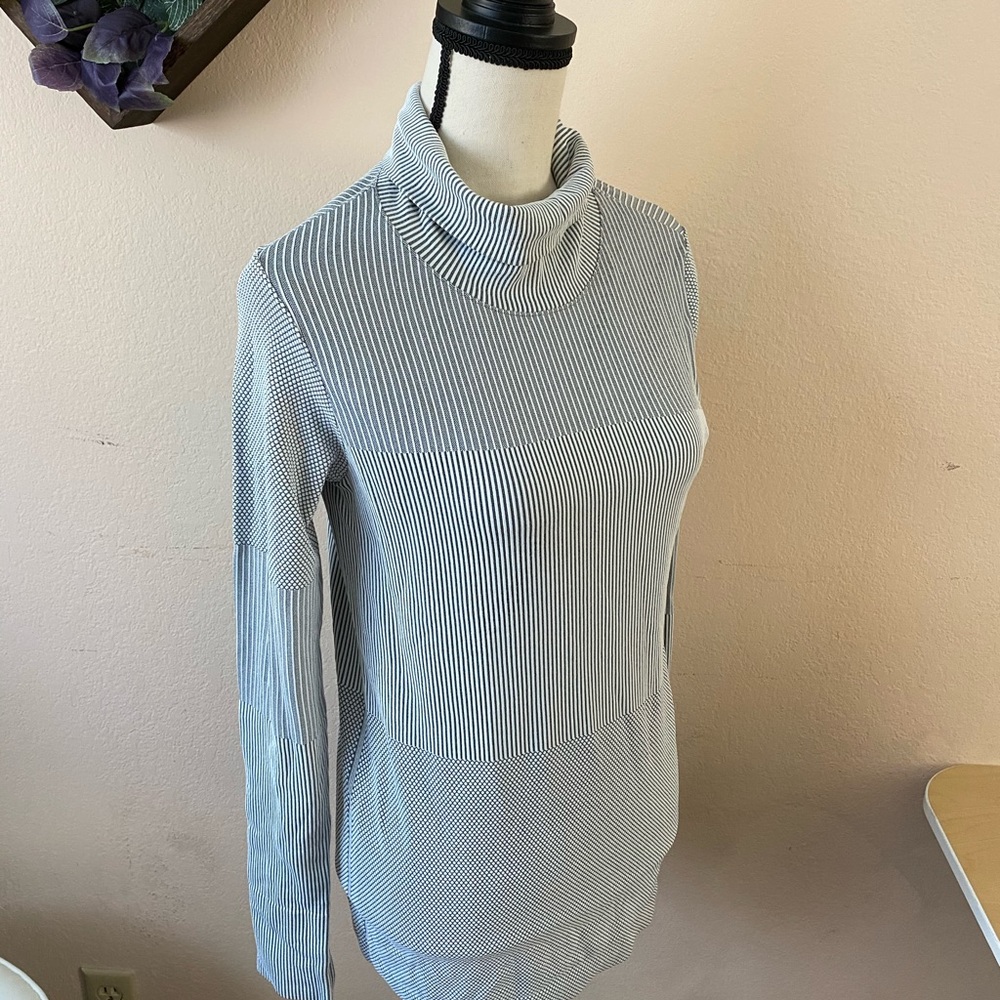 Athleta Top Sz M